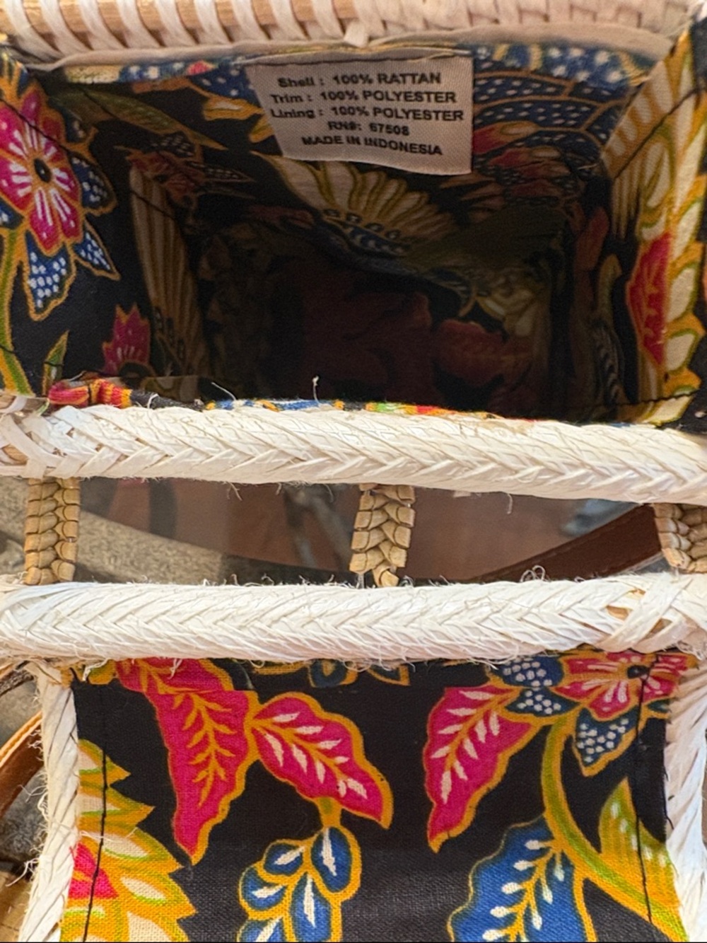 100% Rattan Crossbody /Polyester interior - Picture 5 of 7